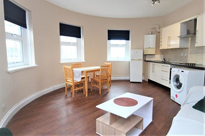 2 Bedroom Apartment To Rent In High Road, Wood Green, N22