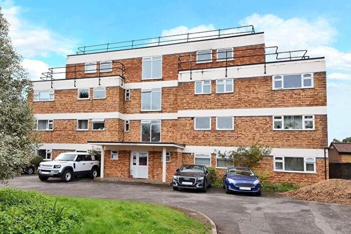 1 Bedroom Flat For Sale In Uxbridge Road, Hampton Hill, Hampton, TW12