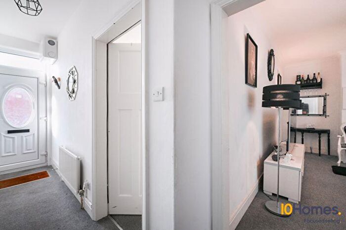 2 Bedroom Flat For Sale In Fern Dene Road, Gateshead, NE8