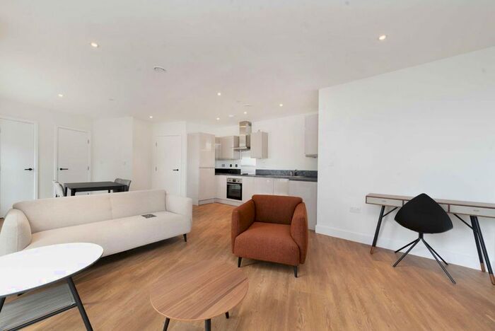 2 Bedroom Flat To Rent In Union Way, London, NW10