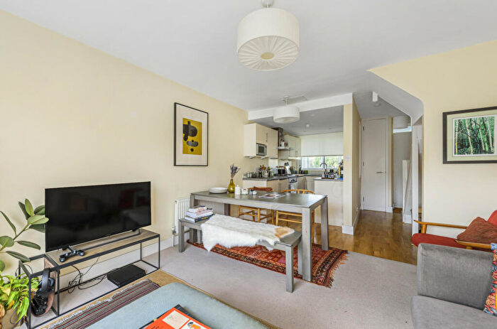 2 Bedroom Apartment To Rent In King Henrys Road, Primrose Hill, London, NW3
