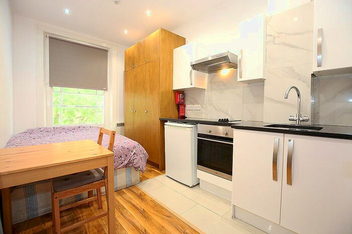 Studio To Rent In Inverness Terrace, Bayswater, W2