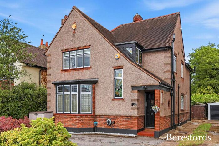 4 Bedroom Detached House For Sale In Balgores Lane, Gidea Park, RM2