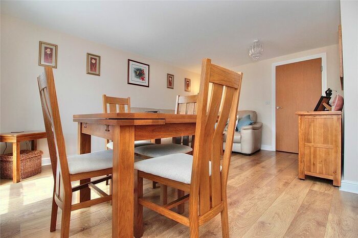 2 Bedroom Flat For Sale In Holman Court, Ipswich, Suffolk, IP2