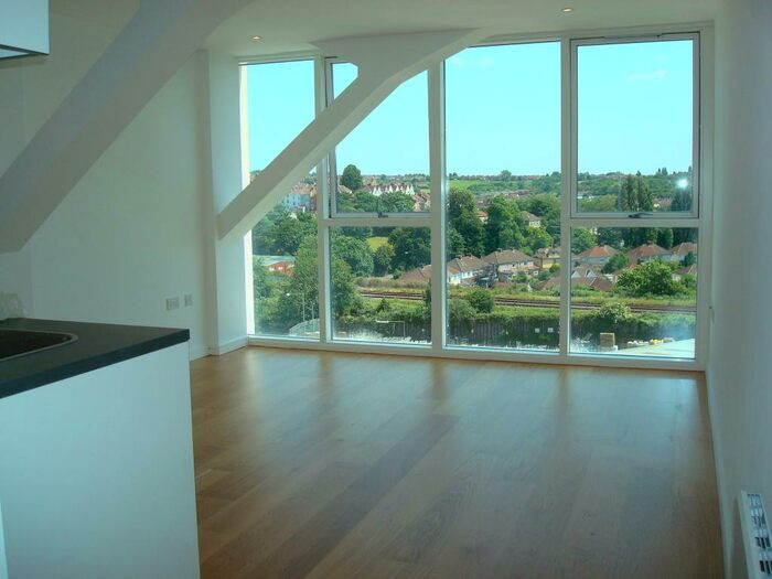 1 Bedroom Flat To Rent In Skypark Road, Bedminster, Bristol, BS3
