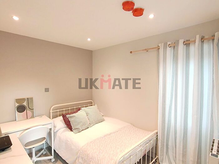 1 Bedroom Property To Rent In Ernest Street, London, E1