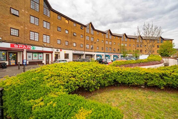 2 Bedroom Flat To Rent In Comer Crescent, Southall, UB2