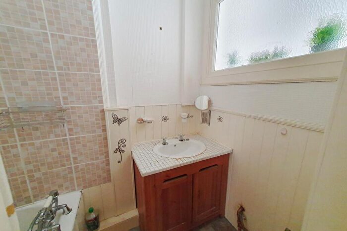 1 Bedroom Flat For Sale In C, High Street, Dumbarton, G82