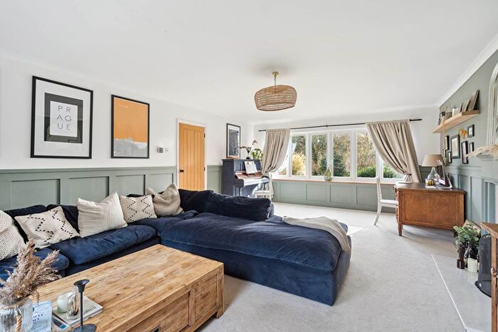 5 Bedroom Detached House For Sale In Chestnut End, Halton, HP22