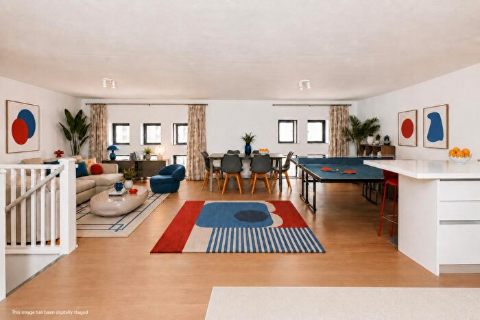2 Bedroom Flat For Sale In William Street, Bedminster, BS3