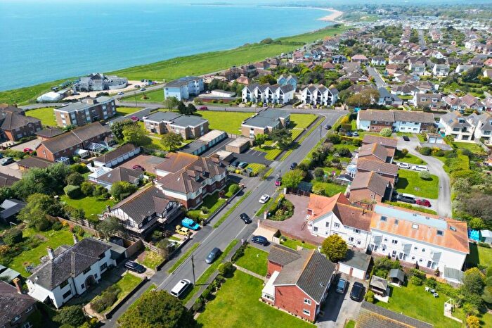 2 Bedroom Flat To Rent In Barton Wood Road, Barton On Sea, New Milton, Hampshire., BH25