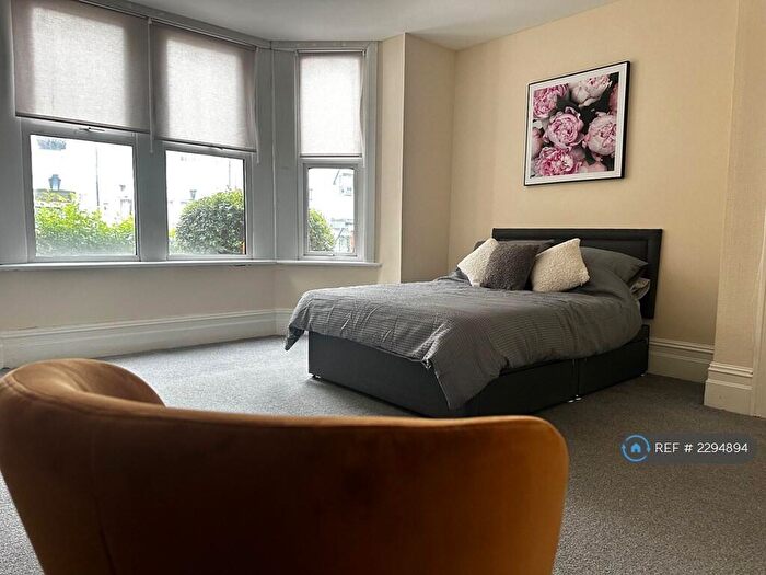 2 Bedroom Flat To Rent In Winton Avenue, Westcliff On Sea, SS0