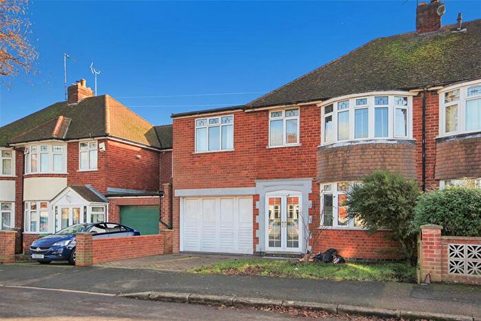 3 Bedroom Semi Detached House For Sale In First Avenue, Wellingborough, NN8