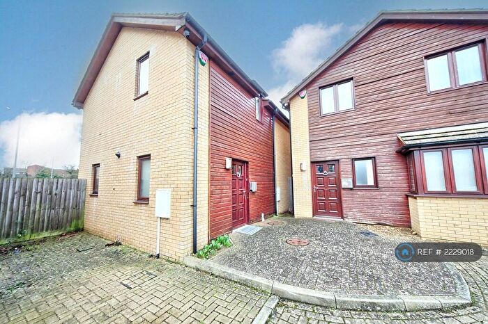 3 Bedroom Detached House To Rent In Witham Court, Bletchley, Milton Keynes, MK3