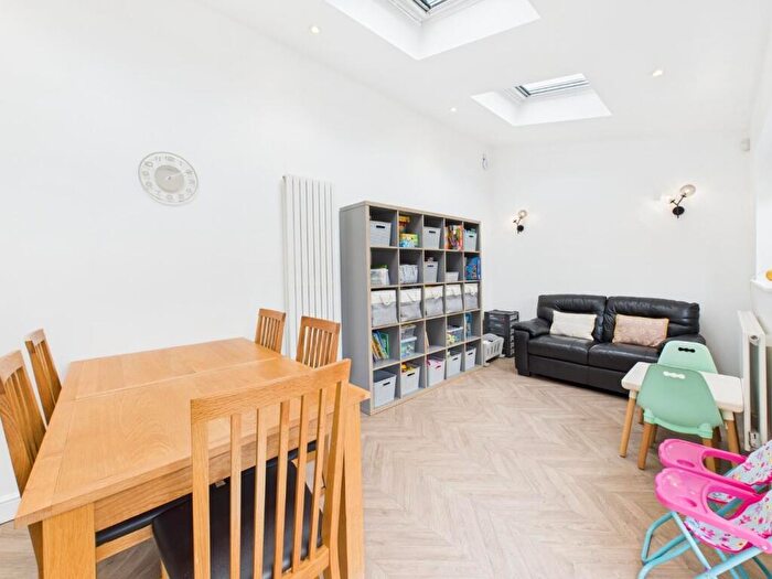 4 Bedroom Detached House For Sale In Swan Avenue, Bingley, BD16
