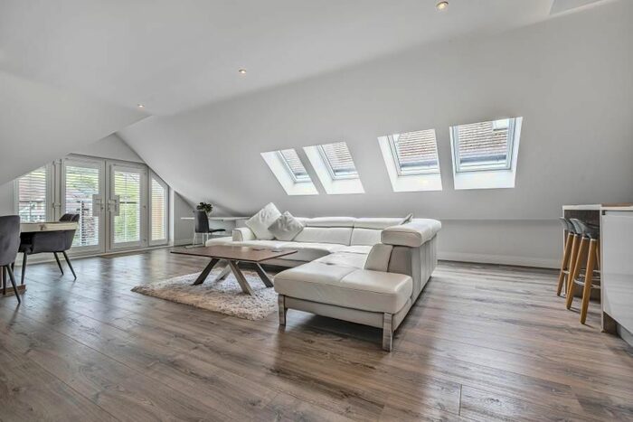 2 Bedroom Flat To Rent In Epsom Road, Guildford, GU1