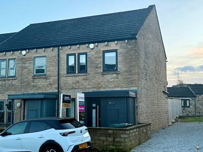 3 Bedroom Town House For Sale In Salthorn Mews, Cleckheaton Road, Oakenshaw, BD12