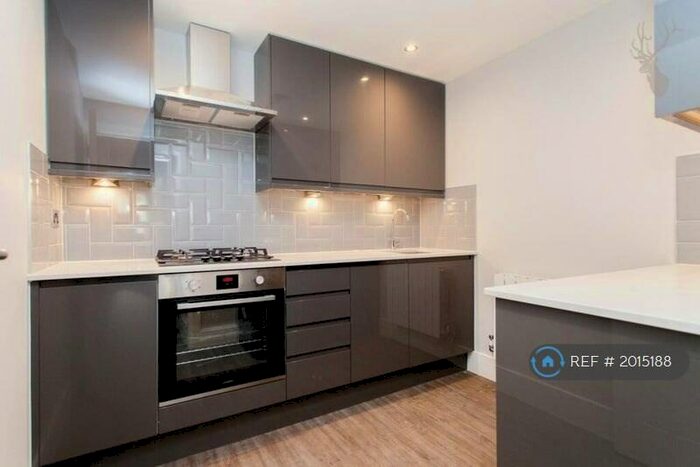 Studio To Rent In Roman Road, London, E3