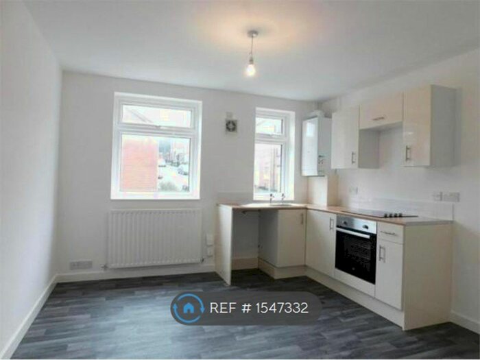 1 Bedroom Flat To Rent In Radcliffe, Manchester, M26