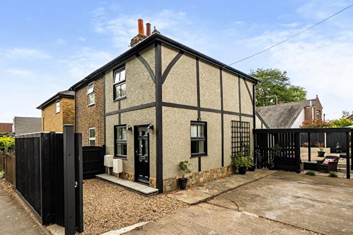 2 Bedroom Cottage For Sale In Staines Road East, Sunbury-On-Thames, TW16