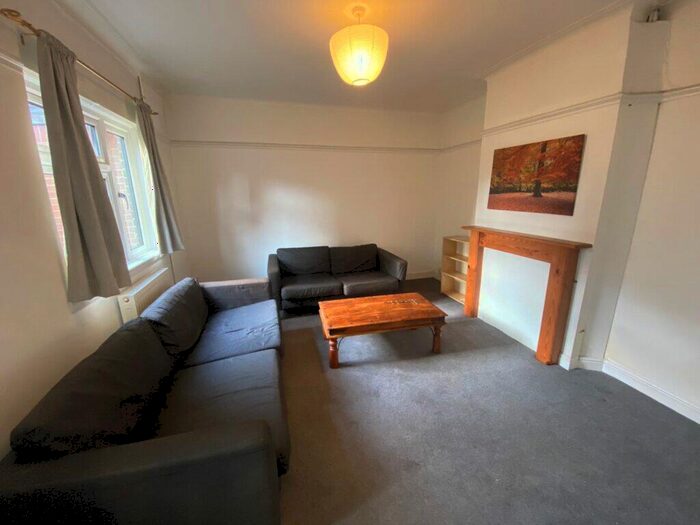 3 Bedroom House To Rent In Bedroom Terraced House &# Ibbott Street, Bow, E1