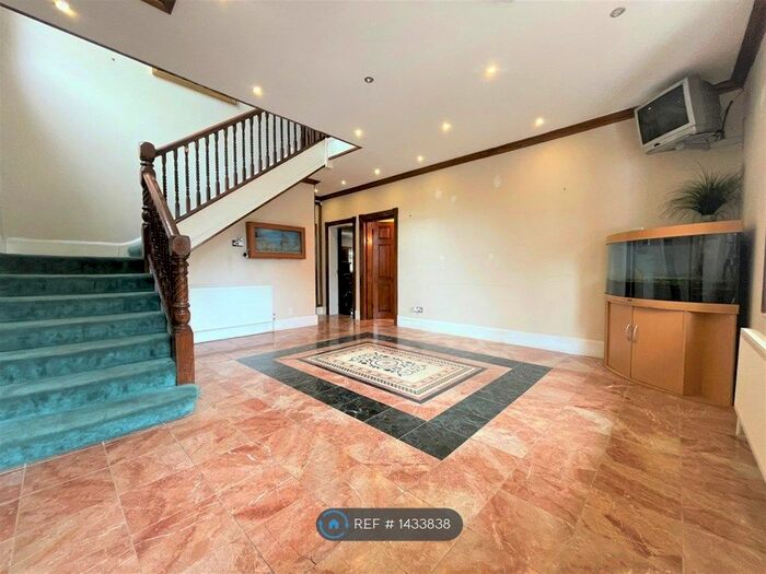 4 Bedroom Detached House To Rent In Chase Side, London, N14