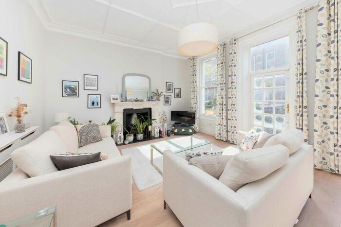 2 Bedroom Flat To Rent In Barton Road, London, W14
