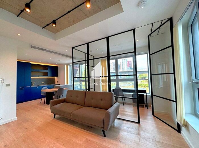 2 Bedroom Flat To Rent In Goodluck Hope Walk, London, E14