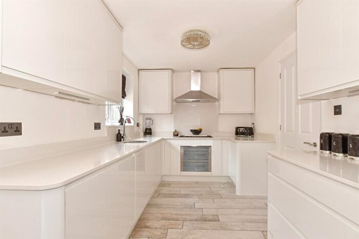 4 Bedroom Detached House For Sale In Spencer Close, Walderslade, Chatham, Kent, ME5