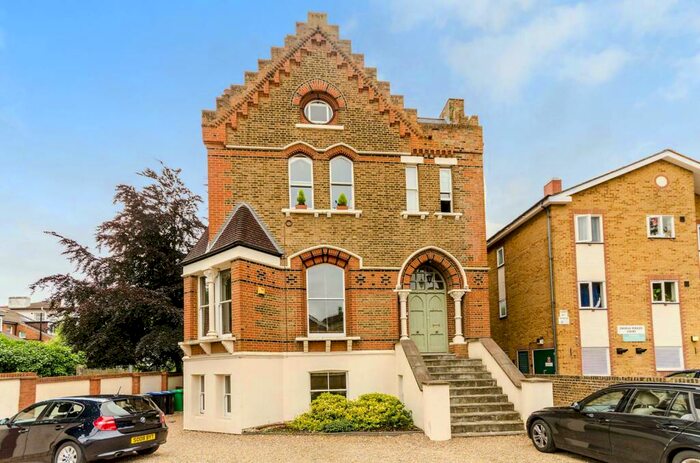 2 Bedroom Flat To Rent In Langley Road, Surbiton, KT6