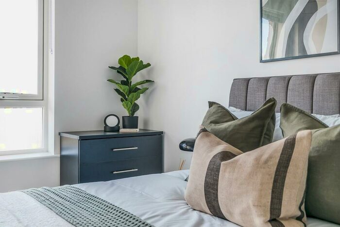 2 Bedroom Flat To Rent In Bed, Third Floor Dunlin At Pelican House In Fresh Wharf, IG11