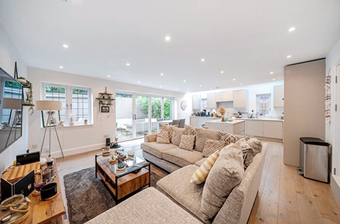 2 Bedroom Flat For Sale In Woodcote Valley Road, West Purley, CR8