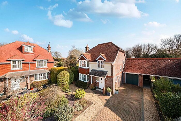 4 Bedroom Property For Sale In Tile Barn Close, Isfield, Uckfield, TN22