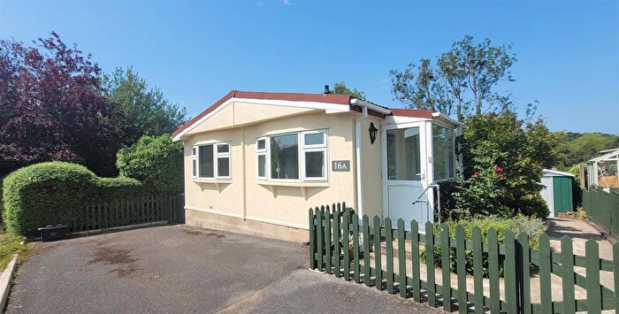 2 Bedroom Mobile/park Home For Sale In Lycetts Orchard, Box, Corsham, SN13