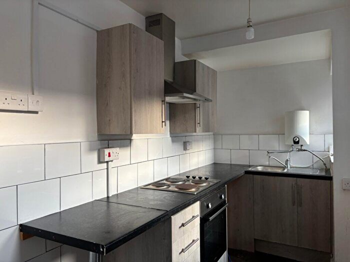 1 Bedroom Apartment To Rent In Flat, Linden Grove, Beeston, Leeds, LS11