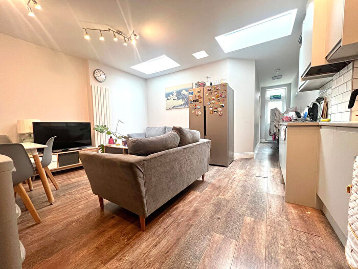 5 Bedroom House To Rent In Suffolk Road, Barking, IG11
