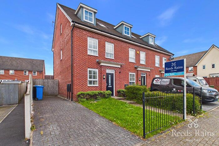 4 Bedroom End Of Terrace House For Sale In Sycamore Drive, Hyde, Greater Manchester, SK14