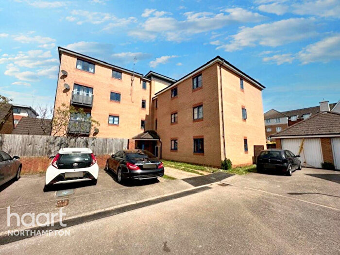 2 Bedroom Flat For Sale In West Cotton Close, Northampton, NN4
