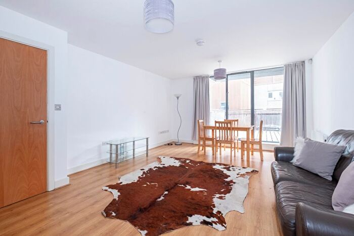 2 Bedroom Flat To Rent In The Bittoms, Kingston Upon Thames, KT1