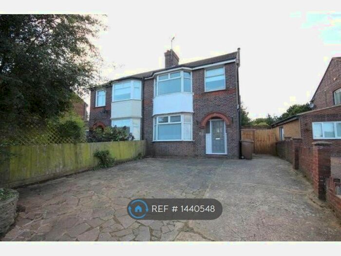 3 Bedroom Semi-Detached House To Rent In Ashcroft Road, Luton, LU2