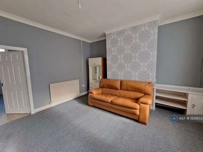 2 Bedroom End Of Terrace House To Rent In Cowlishaw Lane, Shaw, Oldham, OL2