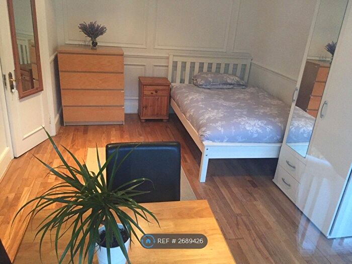 Studio To Rent In Danbury Street, London, N1