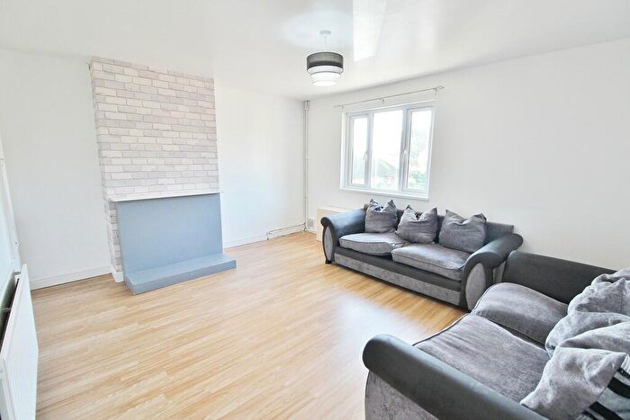 2 Bedroom Flat To Rent In Stone Square, Havant, PO9