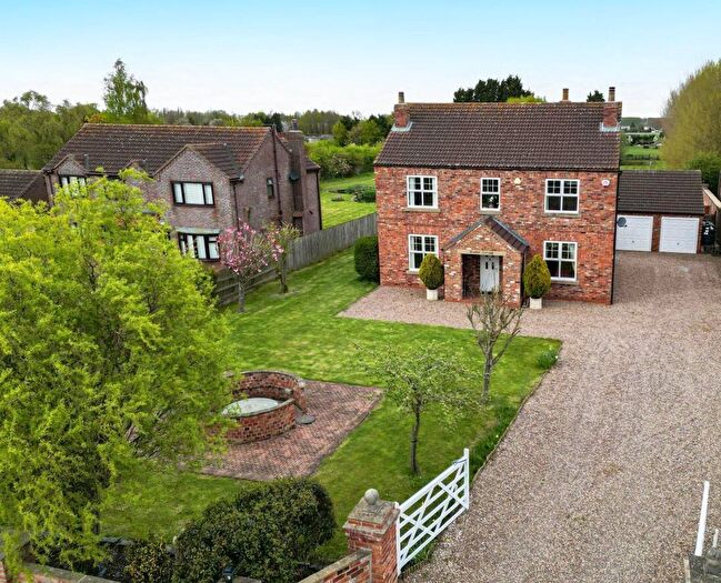 4 Bedroom Detached House For Sale In Clay Lane, Breighton, Selby, YO8