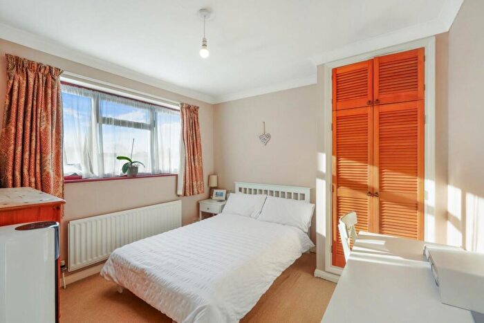 3 Bedroom End Of Terrace House For Sale In Dunster Avenue, Morden, SM4