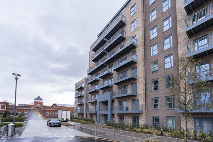 2 Bedroom Flat To Rent In Cool Oak Lane, London, NW9