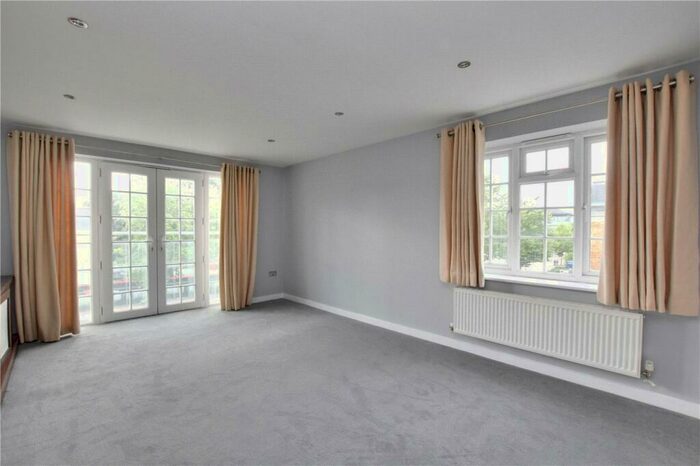 3 Bedroom Apartment To Rent In Brompton Court, Tweedy Road, Bromley, BR1