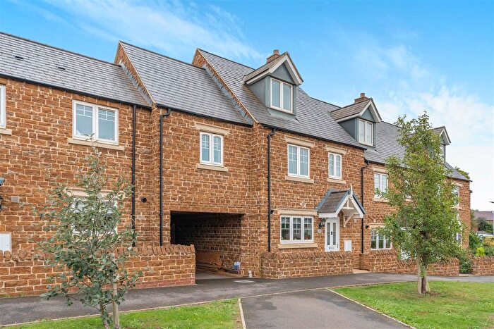 3 Bedroom Town House For Sale In Nickling Road, Banbury, OX16
