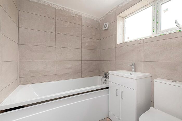 1 Bedroom Flat To Rent In Longland Way, High Wycombe, HP12