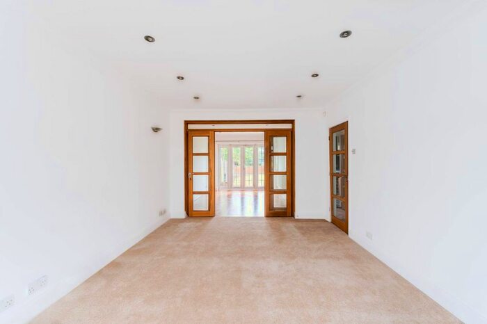 3 Bedroom Property To Rent In Woodbury Drive, Sutton, SM2